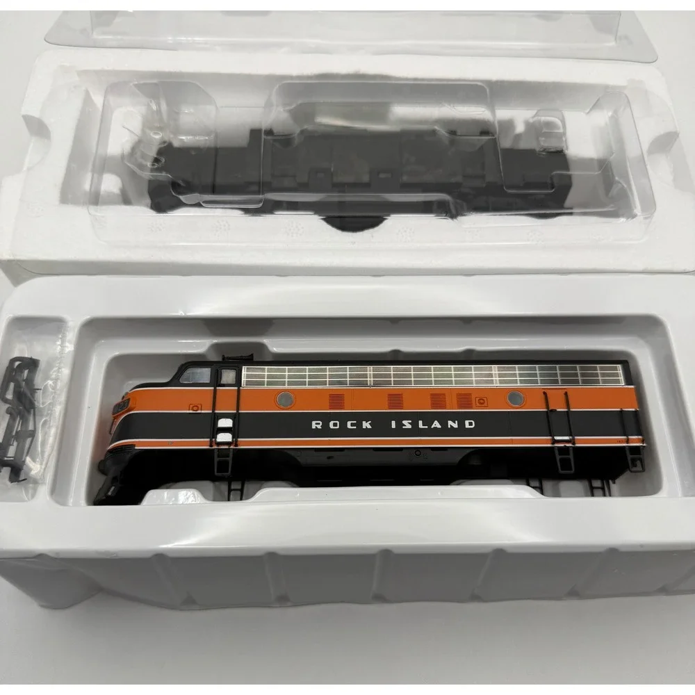 InterMountain Railway HO Scale EMD F-7A Rock Island Locomotive 123 Orange Black